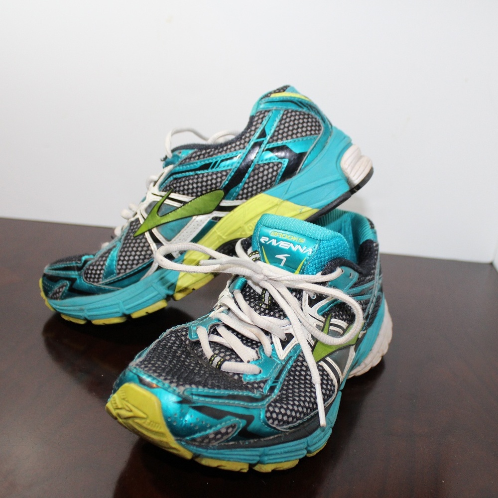 Brooks Ravena Running Sneakers size 9